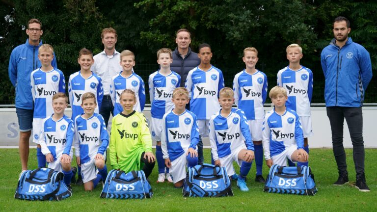 Drechtstreek JO13-1 in nieuwe tenues naar 2e divisie