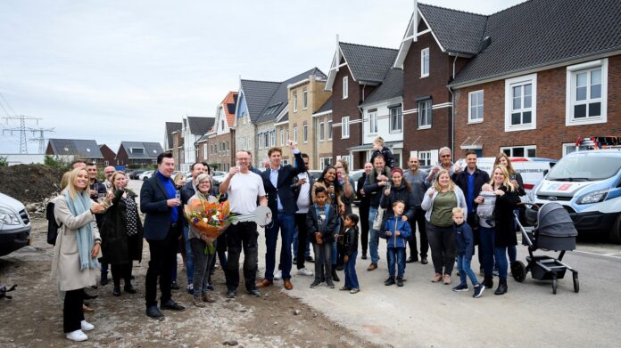 Oplevering laatste woning Land van Matena.