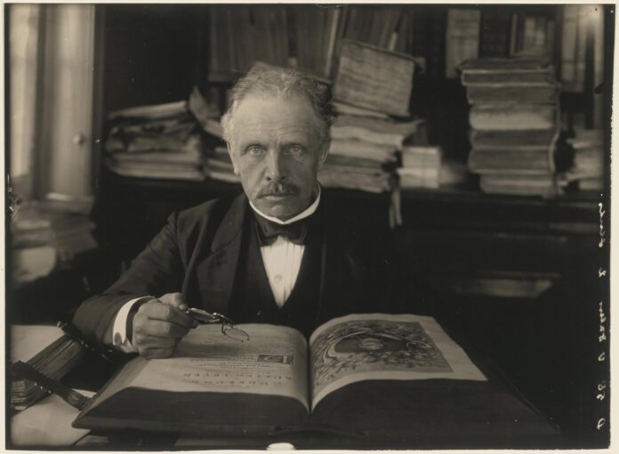 Gemeentearchivaris Jan Leendert van Dalen (1874-1936). Foto Regionaal Archief Dordrecht.