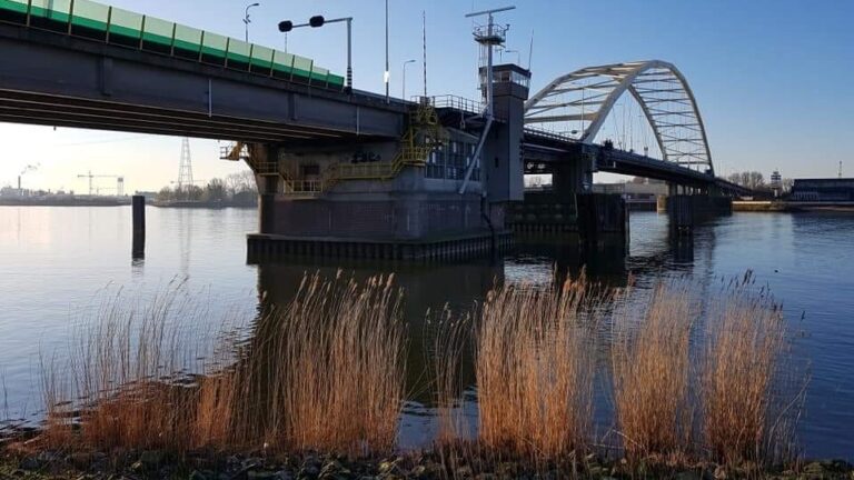 Fietspad Merwedebrug afgesloten van februari t/m mei