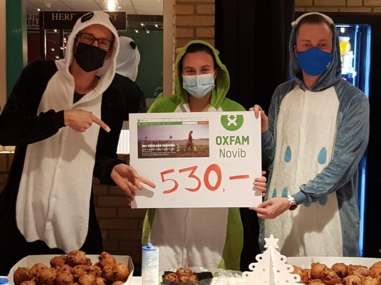 Docenten van de Willem geven les in onesie voor het goede doel