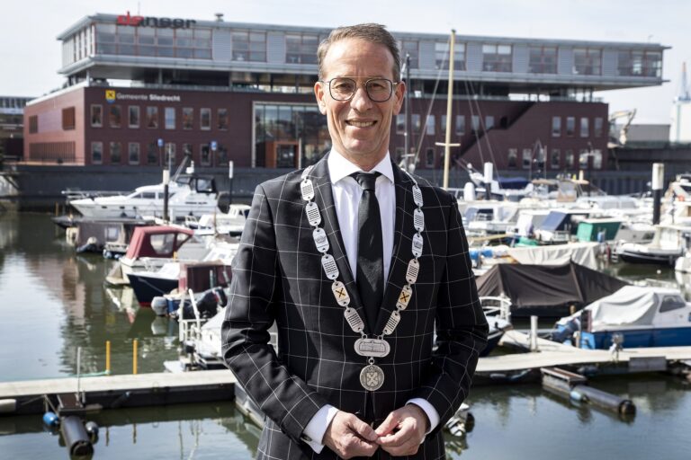 Sliedrecht is bekladdingen en -vernielingen zat