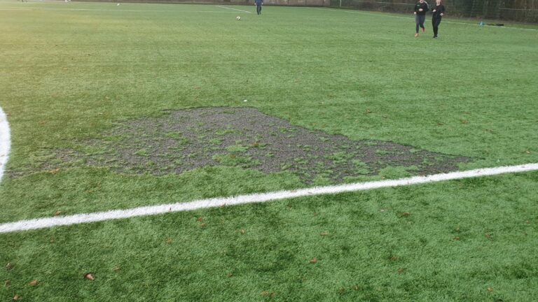 Vandalisme op kunstgras Drechtstreek
