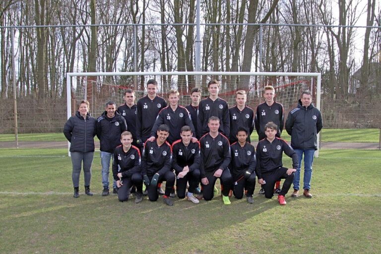 Nieuwe trainingspakken Papendrecht JO17-2