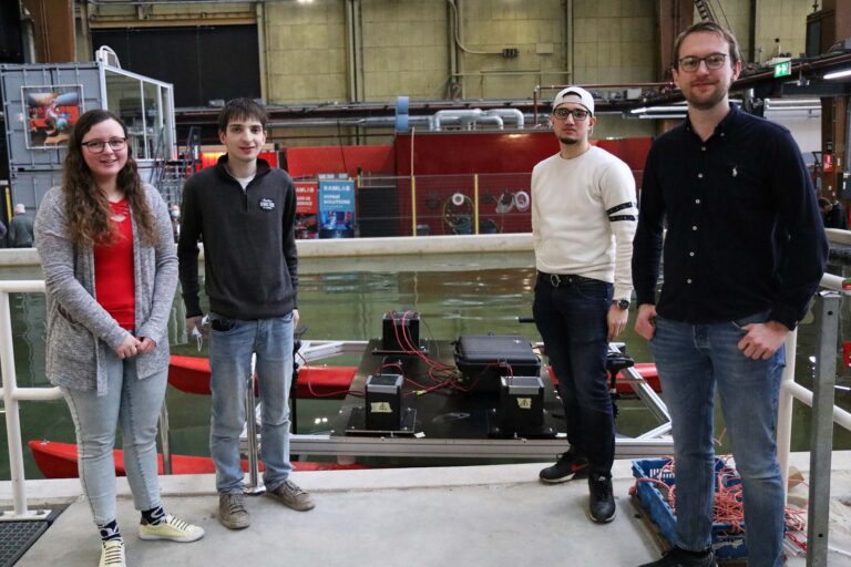 Studenten Drechtsteden testen eerste zelfsturende pakjesboot