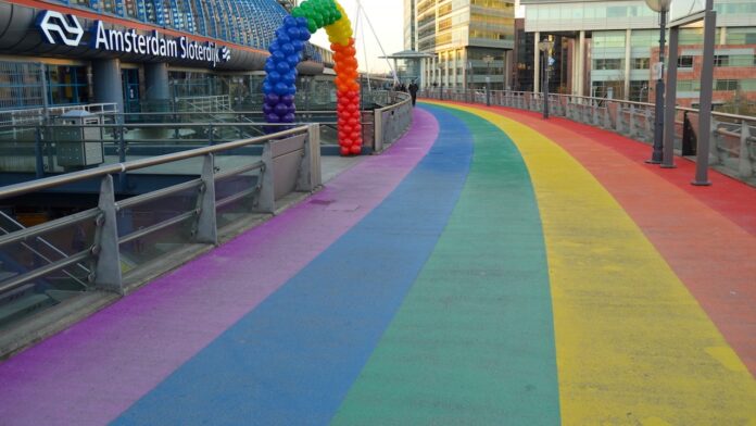 Regenboogpad_Station_Amsterdam_Sloterdijk