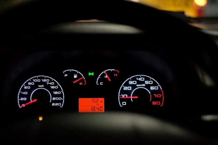 car-dashboard-g2e28cddd7_1280