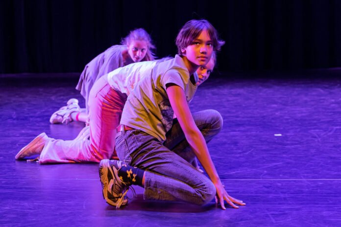 Eindpresentatie v ToBe - Jeugtheaterschool