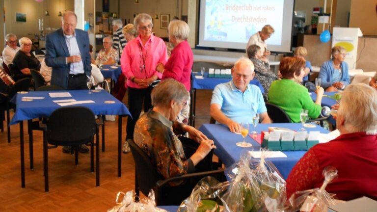 Bridgeclub Drechtsteden gaat in de middag spelen