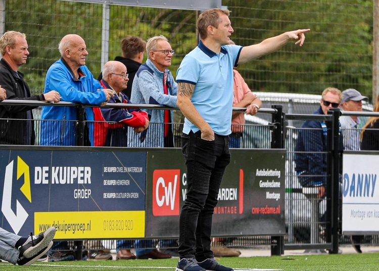 Papendrecht 2 zit zonder trainer; Raymond Sponselee komt toch niet