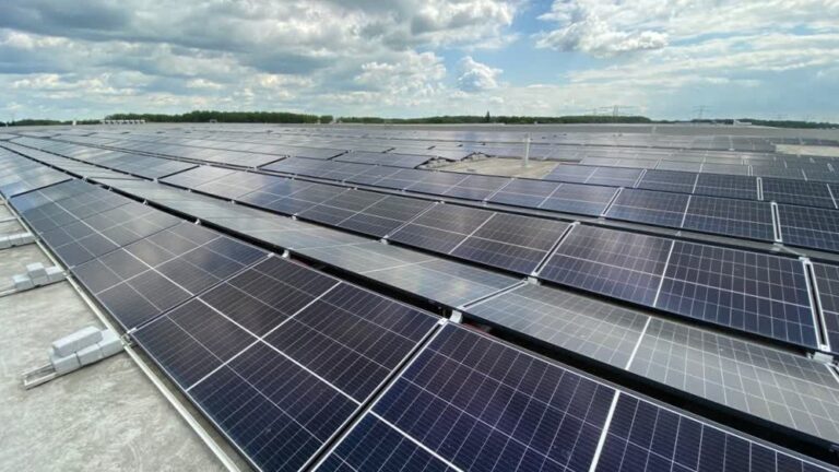 Ablasserdam heeft het grootste zonnedak van de provincie
