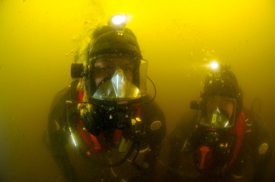 Brandweer rukt uit na vondst fiets in ijskoud water