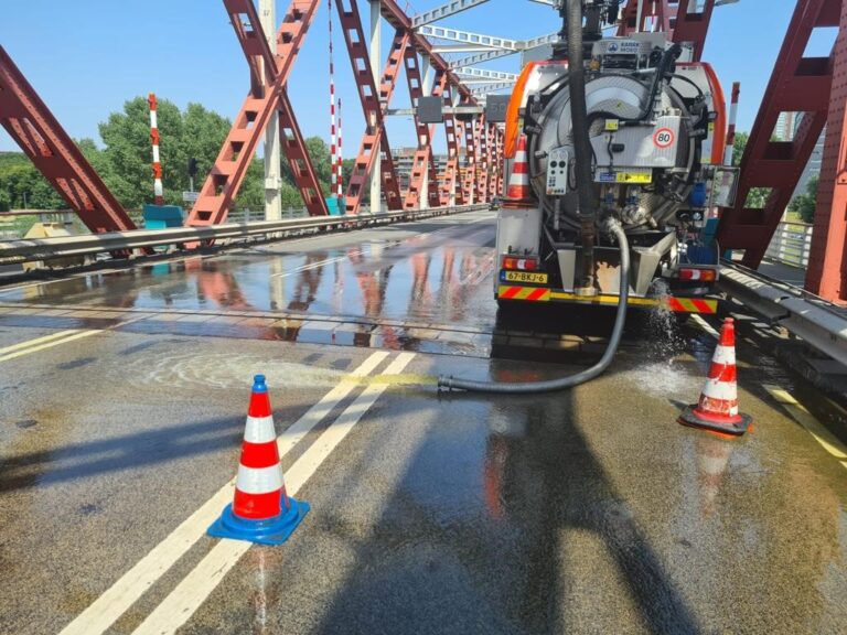 Rijkswaterstaat koelt zeven bruggen in Zuid-Holland preventief