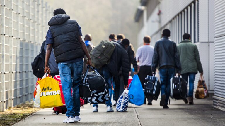 Sliedrecht vangt tientallen asielzoekers uit Ter Apel op