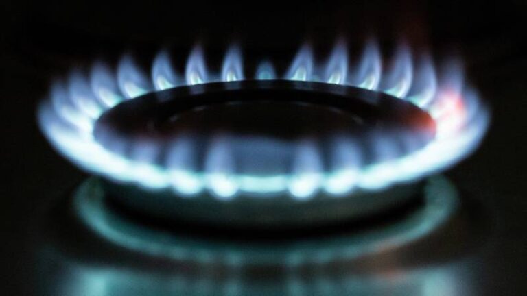 Torenhoge energieprijzen: overstappen heeft nu weinig zin, zuinig zijn wél