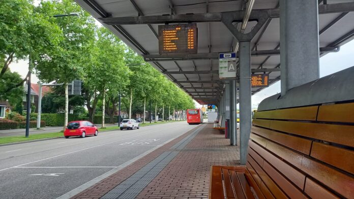 busstation dordrecht-rob van der woude