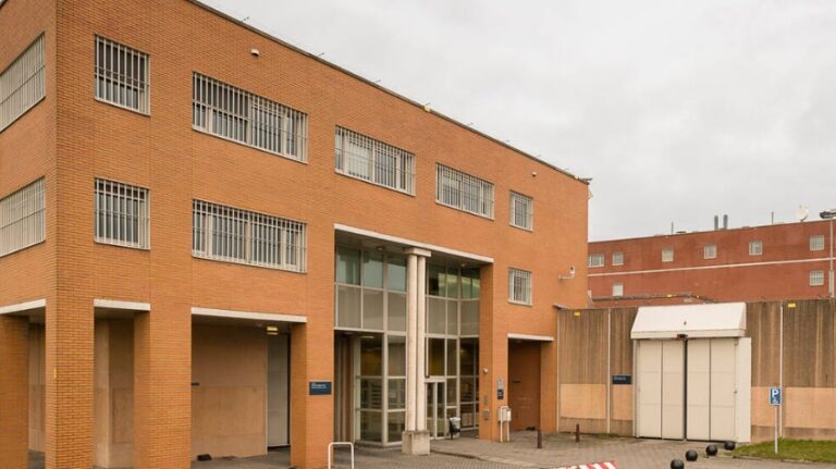 Bezoeker gevangenis heeft softdrugs in onderbroek
