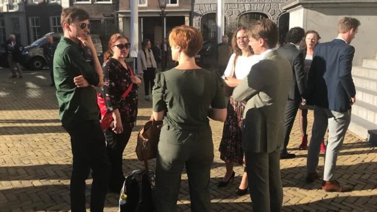 Dordtse gemeenteraad staat op straat