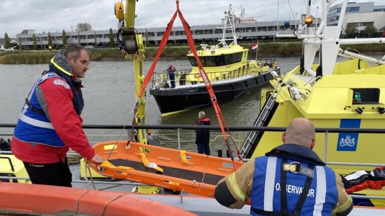 Reddingsoefening op de Beneden-Merwede