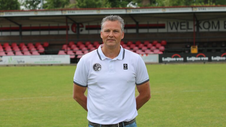 Johan Sturrus verlengt contract bij VV Papendrecht