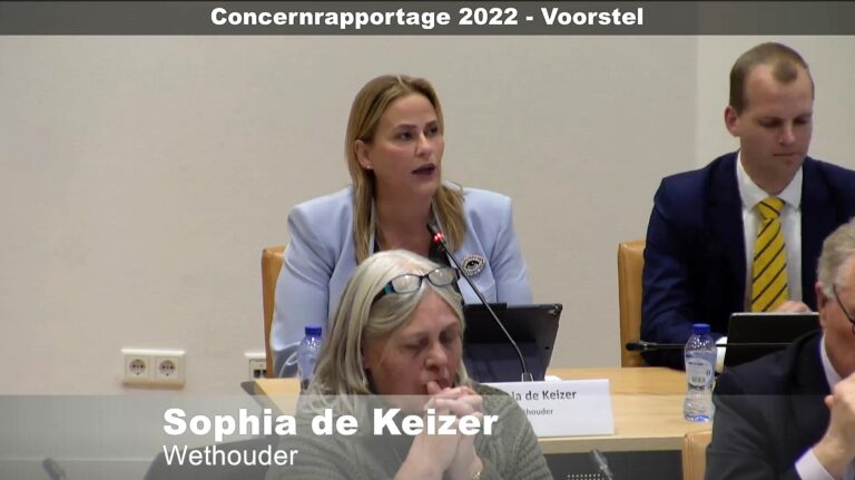 Raad verwerpt motie van afkeuring; keurt onttrekken van 6 ton aan algemene reserve goed