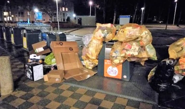 Extra wagens voor ophalen PBD zakken bij Wilgendonk