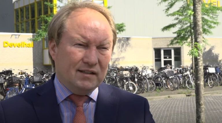 Burgemeester van Zwijndrecht vertrekt naar Almere