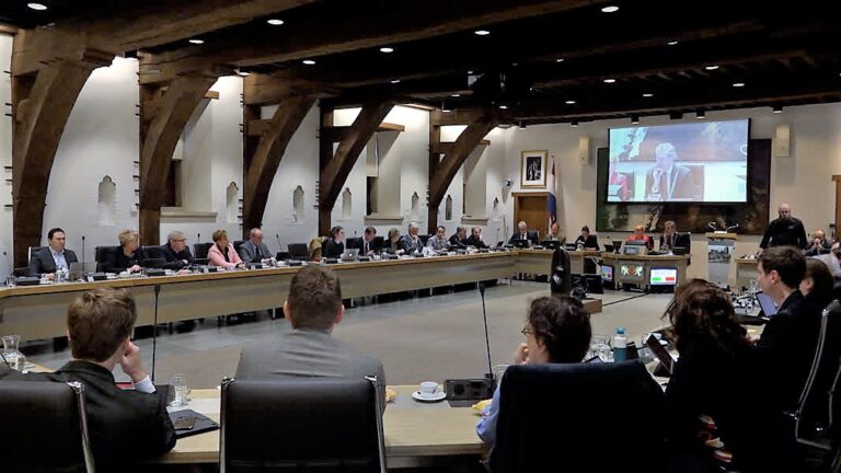 Dordtse gemeenteraad eist regionale afspraken asielzoekers