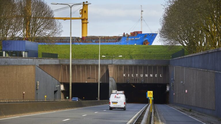 Extreem lange files in Hoeksche Waard