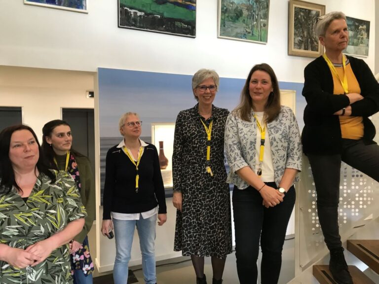 Vernieuwde bieb officieel geopend