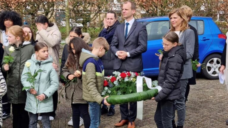 Oorlogsmonument overgedragen aan groep 7 ’t Kofschip
