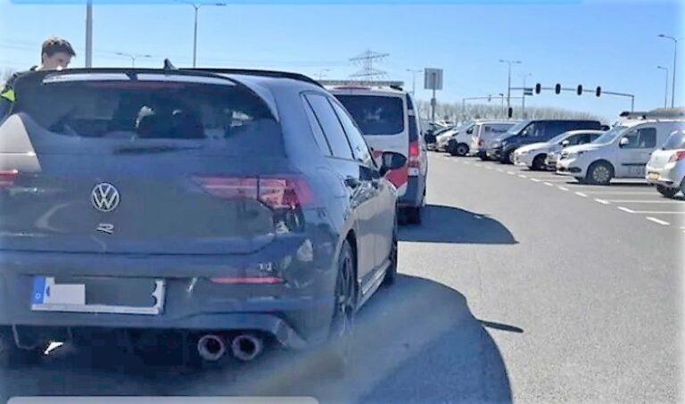 Politie houdt bestuurder zonder rijbewijs aan