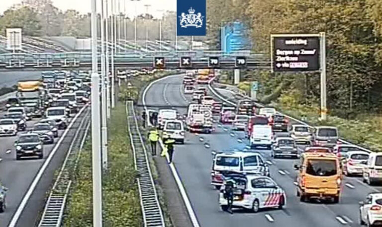 Busjes botsen op A16