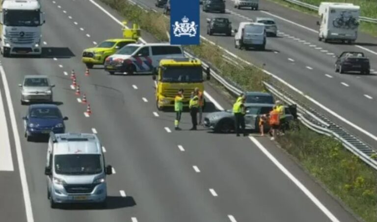 Aanrijding en file op A15
