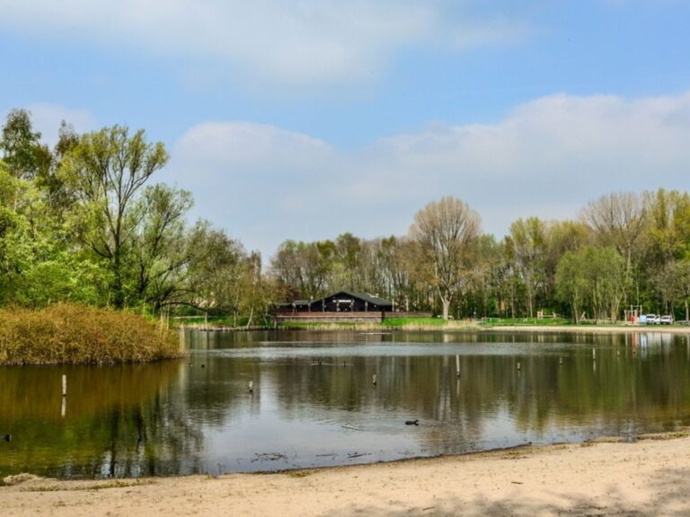 Negatief zwemadvies voor Merwelanden vanwege PFAS, meeste recreatieplassen veilig