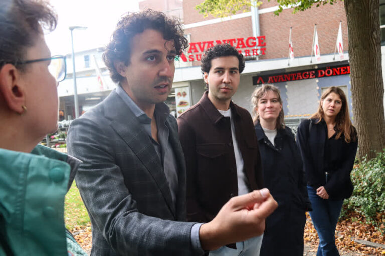 Kamerleden in gesprek met omwonenden Chemours: ‘Er moet worden ingegrepen’