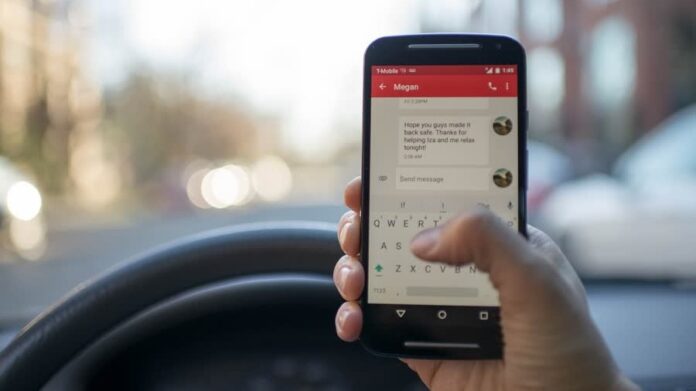 mobiel in auto