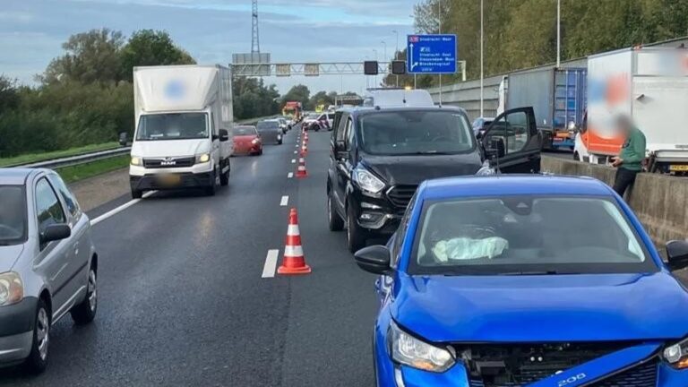 File op A15 door ongeval