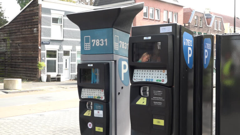 Muntgeld verdwijnt met oude parkeerautomaten uit Dordts straatbeeld