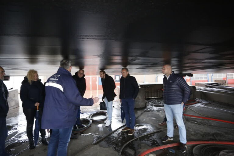 Minister Harbers bezoekt Drechtsteden met nieuws voor scheepsbouwers