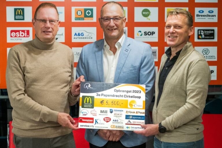 Opbrengst Cirkelloop overhandigd aan hospice