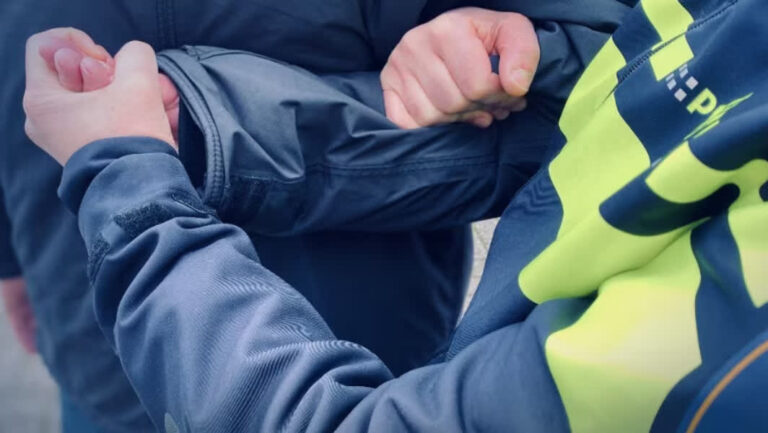 Aanhouding bij inval in Dordrecht