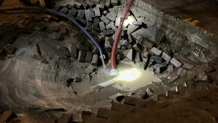 Sinkhole ontstaan in Zwijndrecht, omwonenden krijgen ‘kookadvies’