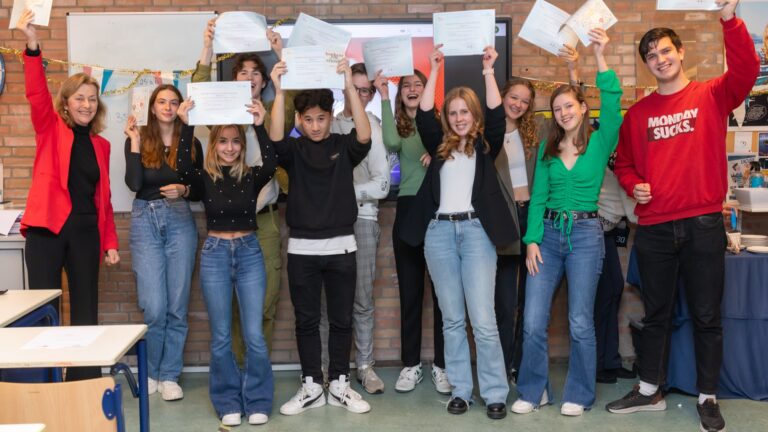12 leerlingen De Lage Waard ontvangen DELF-diploma