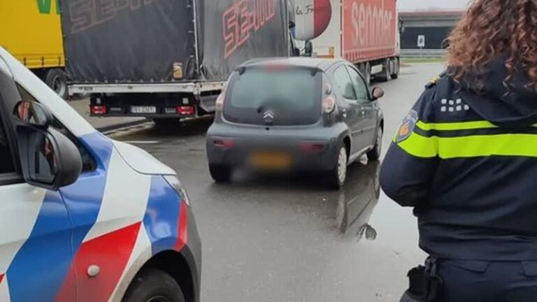 Pakketje met telefoon over de muur gegooid bij gevangenis