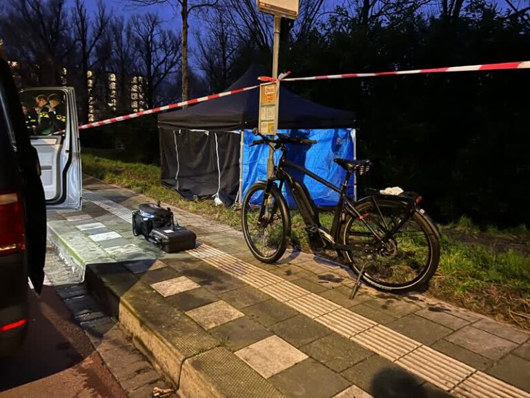 Man met fiets dood gevonden in Dordtse sloot