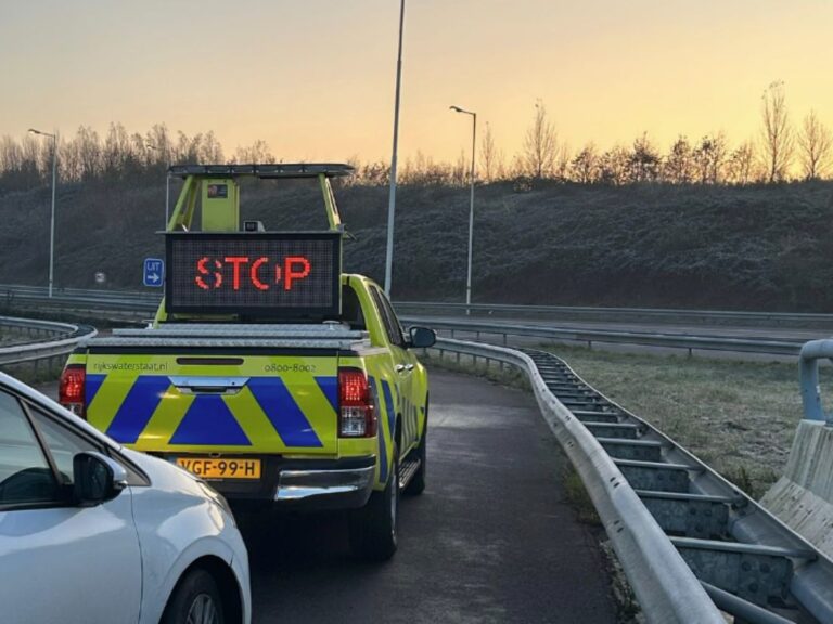 Bestuurder negeert rode kruizen met heel bijzondere reden