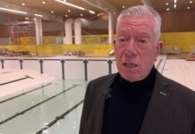 Nieuw zwembad Alblasserdam wordt gevuld met water en dat duurt maar liefst 2 weken