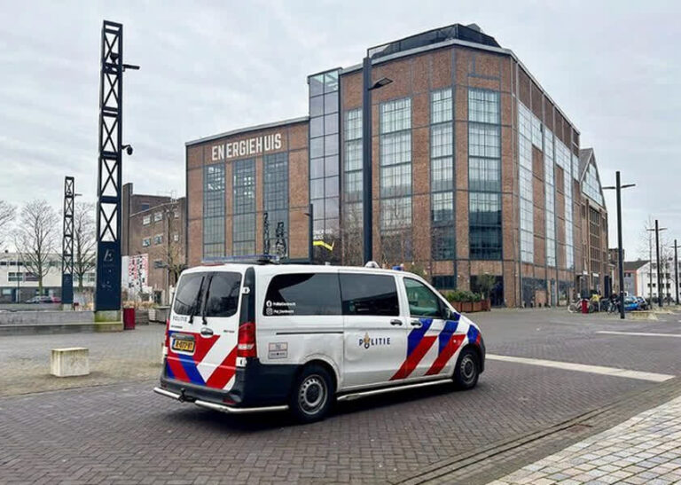 Vrouw geslagen en bij keel gegrepen