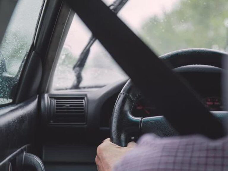 Ouderen een gevaar op de weg? ‘Als je 75, 80 jaar bent mag je er wel mee ophouden’